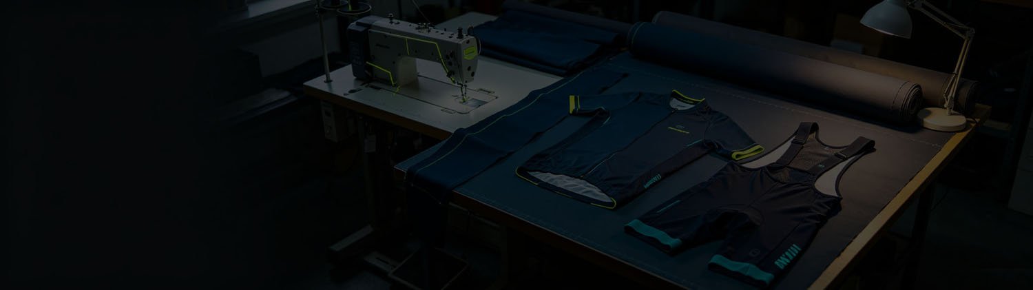 Taller de corte y confección de ropa de ciclismo